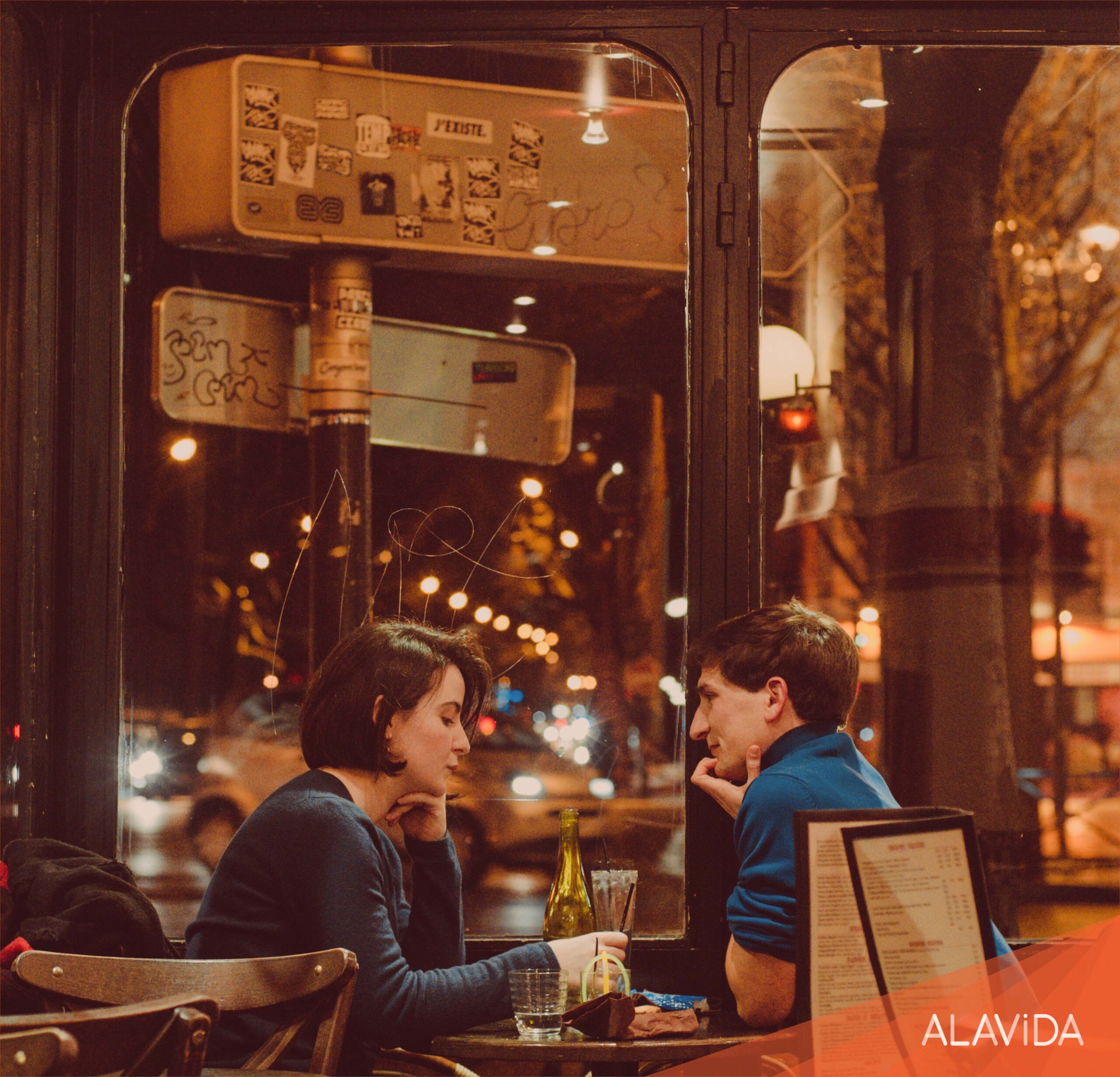 date on a restaurant terrace